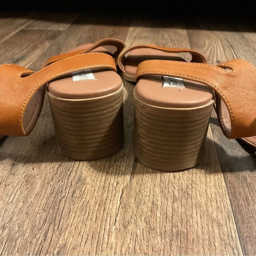 Steve Madden leather sandal w/block heel size 9.5M - Picture 2 of 4
